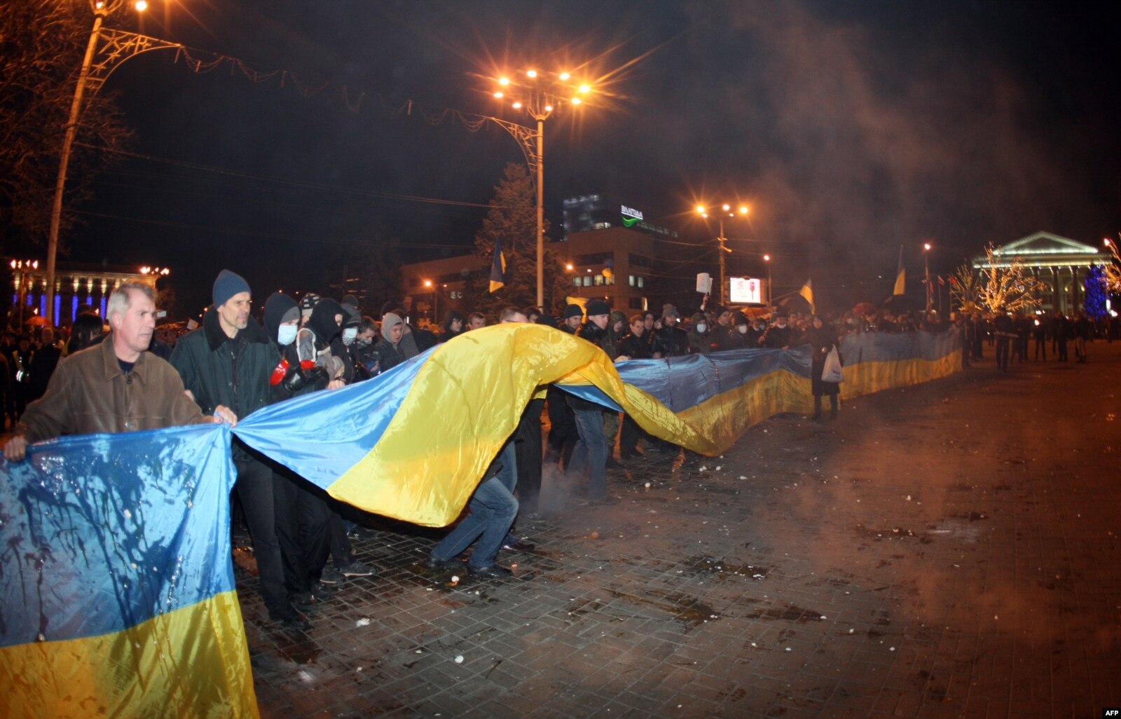 Гоблин в рубашке. 13 03 2014. 13 03 2014. 13 03 2014. Амвросиевка март в 2014 года события года митинги.