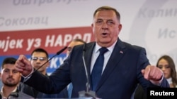 Millorad Dodik gjatë publikimit të rezultateve preliminare të zgjedhjeve të 4 tetorit në Bosnje dhe Hercegovinë.
