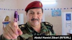 یو عراقی سرباز د رای اچولو وروسته