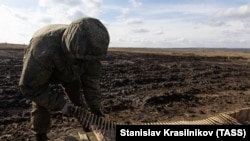 Российский военный на полигоне, архивное фото 