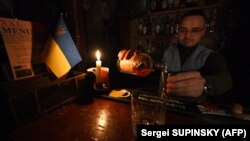 Ілюстраційне фото. Робота бару в умовах блекауту, Київ, 24 жовтня 2022 року