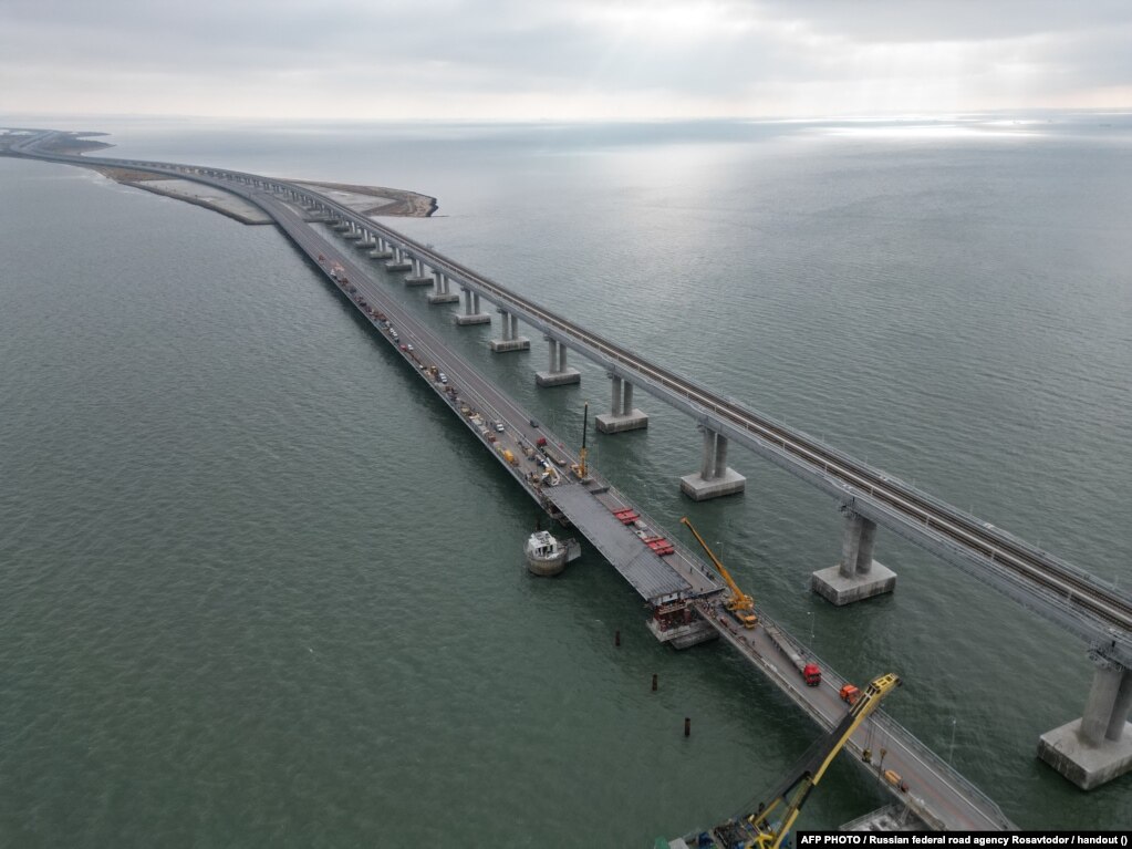 Ura konsiderohet jetike për furnizimin e Krimesë, ku porti i Sevastopolit i shërben Rusisë si shtab për Flotën e Detit të Zi.