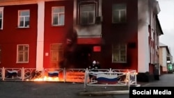 Скриншот с видео пожара военкомата в Кемерове