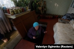 Жителі Нікополя ховаються у підвалах або бомбосховищах через постійні атаки армії РФ