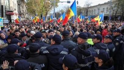 Осъден за присвояването на милиони политик организира проруски протести с