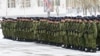 Двух российских военных задержали перед строем за отказ ехать на войну