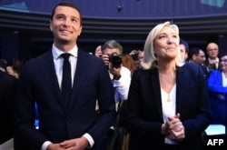 Marine Le Pen, fosta lideră a partidului Reuniunea Națională, și Jordan Bardella, care ar putea deveni prim-ministru după alegerile anticipate.