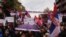Eтническите сърби в Косовска Митровица излязоха на протест