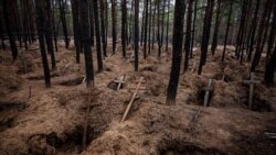 Imagine din Izium/Harkov, după exhumarea cadavrelor din gropile comune săpate în timpul ocupației rusești.