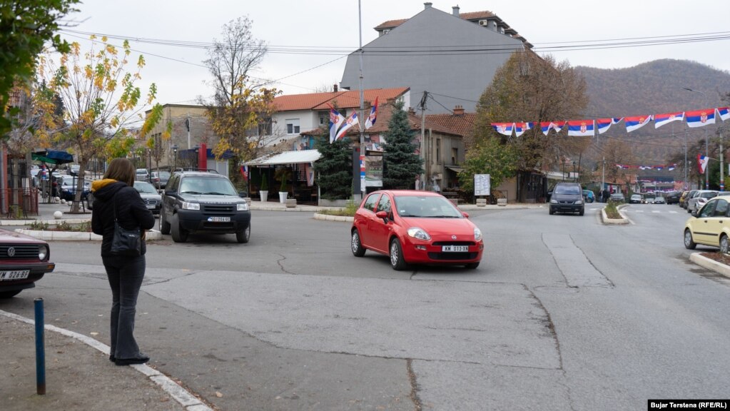 Autoritetet kanë thënë se deri më tani kanë pranuar dorëheqjen e afër 600 zyrtarëve policorë në veri nga radhët e komunitetit serb. 