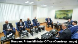 Kryeministri i Kosovës, Albin Kurti, gjatë takimit me liderët e opozitës. 8 nëntor 2022.