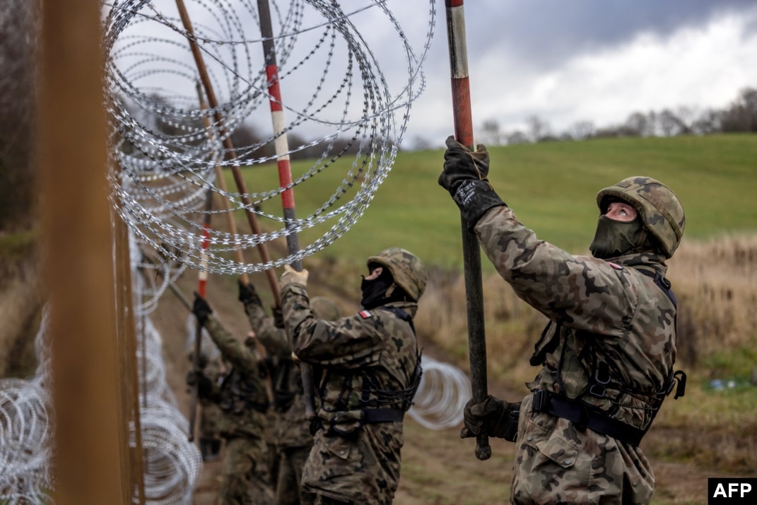 Steel Curtain: Polish Troops Build Fence On Russian Border