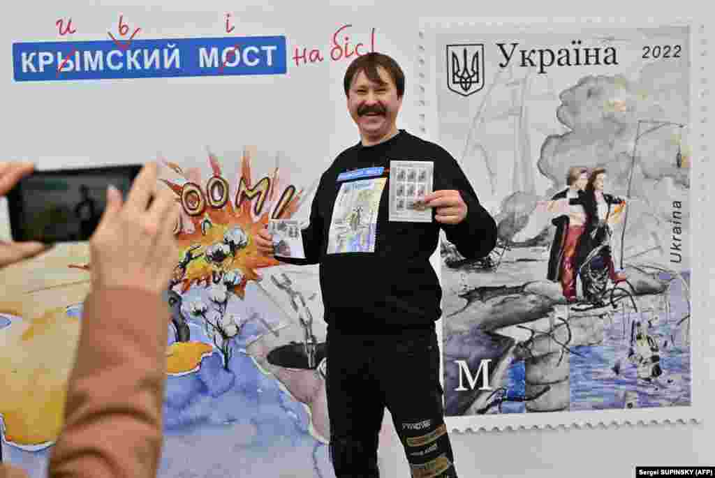 Иллюстрации взрыва моста использовались для сбора денег на военные нужды Украины. Недавно была выпущена новая марка под названием &laquo;Крымский мост, на бис!&raquo; &nbsp;