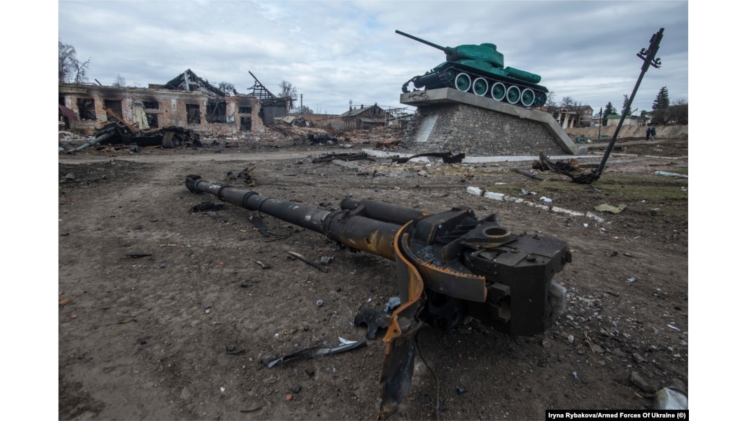 The Female Ukrainian Soldier Behind Iconic Invasion Photos