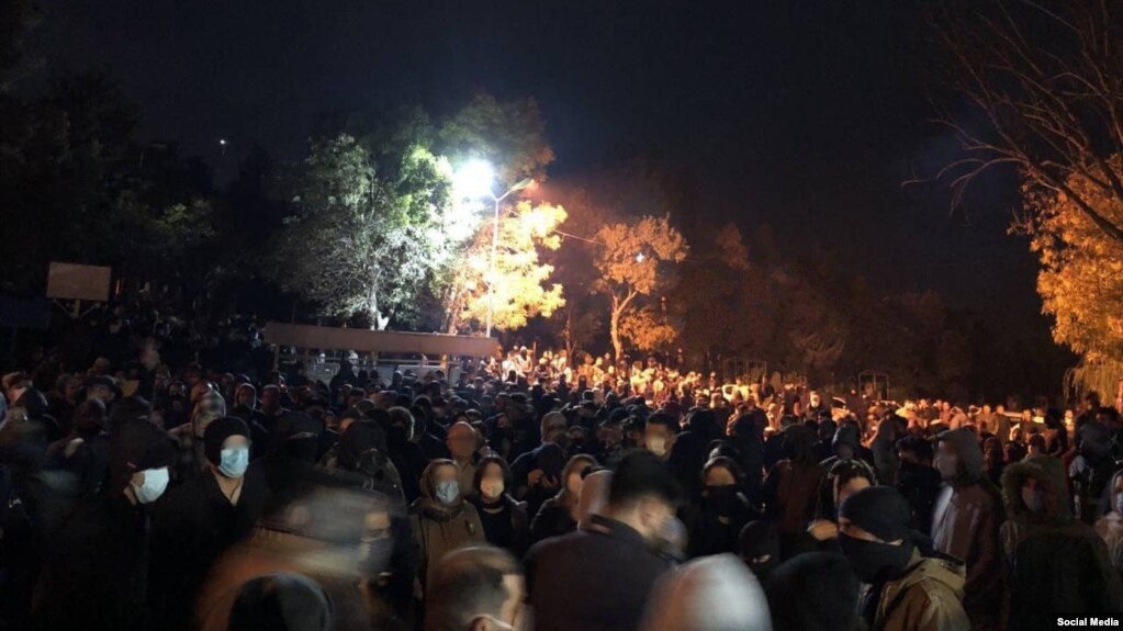 مهاباد مراسم خاکسپاری که کشته شدگان اعتراضات اخیر 