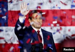 Губернатор Флориды, республиканец Рон ДеСантис празднует свою победу на промежуточных выборах в США в 2022 году в Тампе, Флорида, США, 8 ноября 2022 года