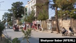 جاده باد مرغان در ولایت هرات که دفاتر گروه های موسیقی در آن فعال بود٬ اما حالا جای آن را کسبه کاران دیگری گرفته اند