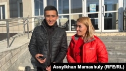 Обвиненный в связи с Январскими событиями, позже получивший амнистию, гражданин Узбекистана Сакен Талипов с матерью Камшат Дербисалиевой. 11 ноября 2022 года