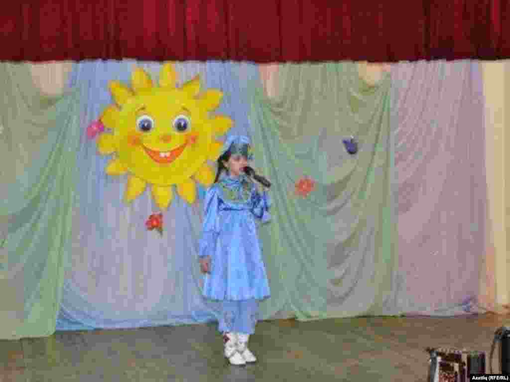 "Яктылык” мәктәбенең иң нәни артисты.