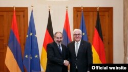 Премьер-министр Армении Никол Пашинян (слева) и президент Германии Франк-Вальтер Штайнмайер, Берлин, 1 февраля 2019 г.
