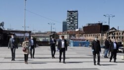 Dio zastupnika Parlamenta Federacije BiH pred sjednicu početkom aprila 2020.