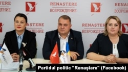 Președinta partidului „Renaștere”, Natalia Parasca (stânga), împreună cu deputații fugari Alexandr Nesterovschi și Irina Lozovan. Toți trei figurează pe o nouă listă de sancțiuni aflată în pregătire la nivelul UE.