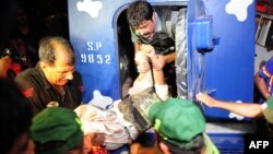 Karaçi aeroportunda yaralı polis - 8 iyun 2014