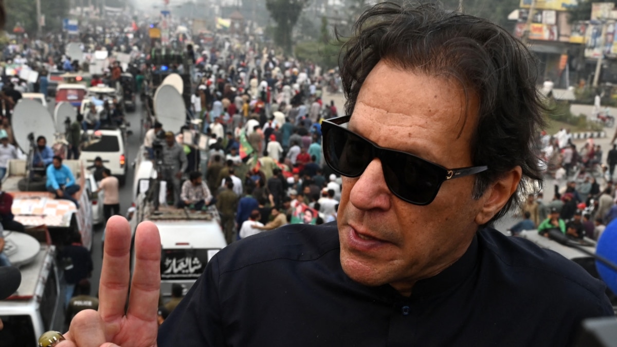 Pakistanezul Imran Khan spune că partidul său va dizolva două asociații locale pe 23 decembrie