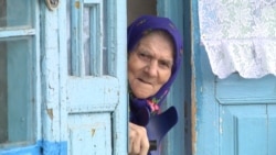 Moldovan Volunteer Helps Elderly Claim Help For Heating
