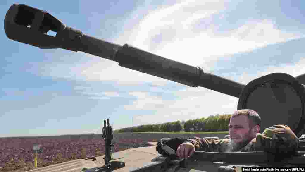 Цим військам довелося докорінно змінитися та&nbsp;оновитися після того, як&nbsp;у&nbsp;2014 році Росія вперше вторглася в&nbsp;Україну. На&nbsp;той момент, як нагадували в Міноборони України, українські ракетні війська та&nbsp;артилерія налічували менше 200 ракетних, артилерійських, мінометних та&nbsp;протитанкових батарей. Причому більшість з&nbsp;них на&nbsp;початку 2014 року була малоспроможною повноцінно виконувати завдання через неукомплектованість особовим складом. Український військовий курить, сидячи в 122-мм самохідній артилерійській установці 2С1 &laquo;Гвоздика&raquo;, Харківщина травень 2022 року