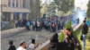 عکس مربوط به حمله نیروهای بسیج و لباس شخصی به دانشجویان معترض در دانشگاه آزاد واحد تهران شمال