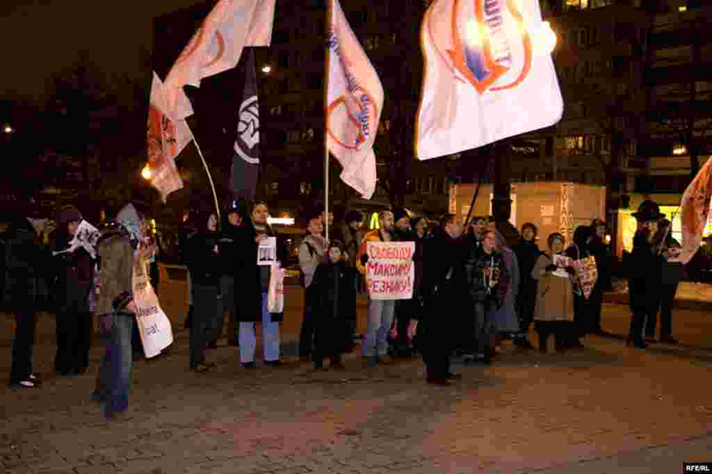 Пикет продолжался с 19 до 20 часов...