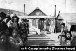 Coreeni deportați în Asia Centrală de către sovietici.