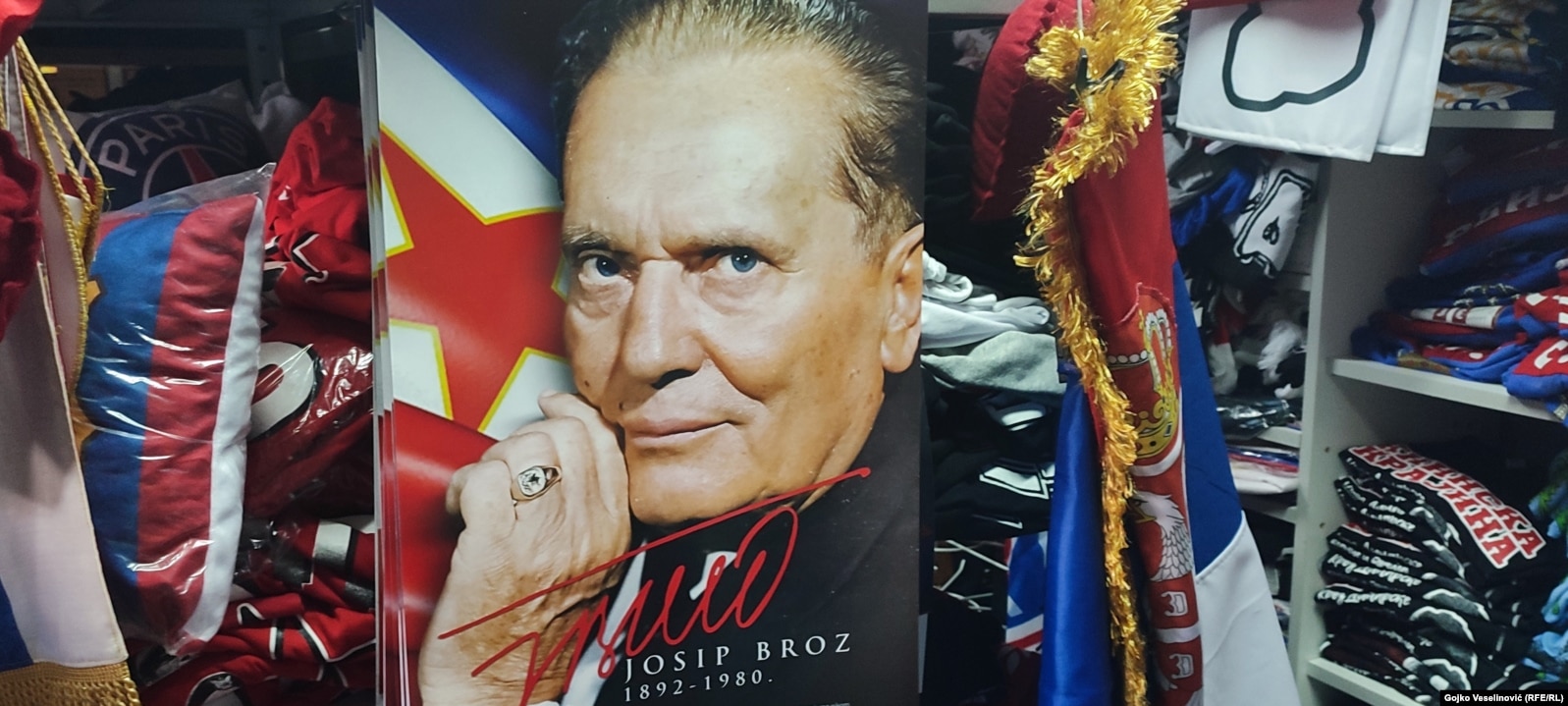 Dolaze Slovenci, kupuju Tita i pričaju da im je žao što nema više Jugoslavije, jedan je od primjera koje navode ulični prodavači