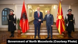 Премиерот на Македонија Димитар Ковачевски и премиерот на Албанија Еди Рама на средба во Владата на Македонија во Скопје. 