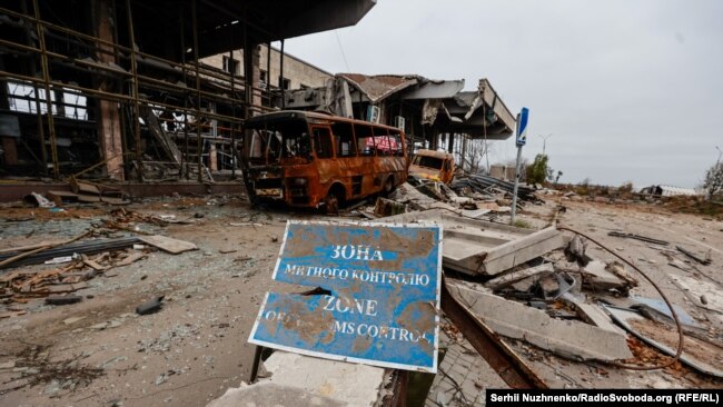 Аеропорт Херсона та знищена російська техніка поруч з аеропортом, Чорнобаївка, 13 листопада 2022 року