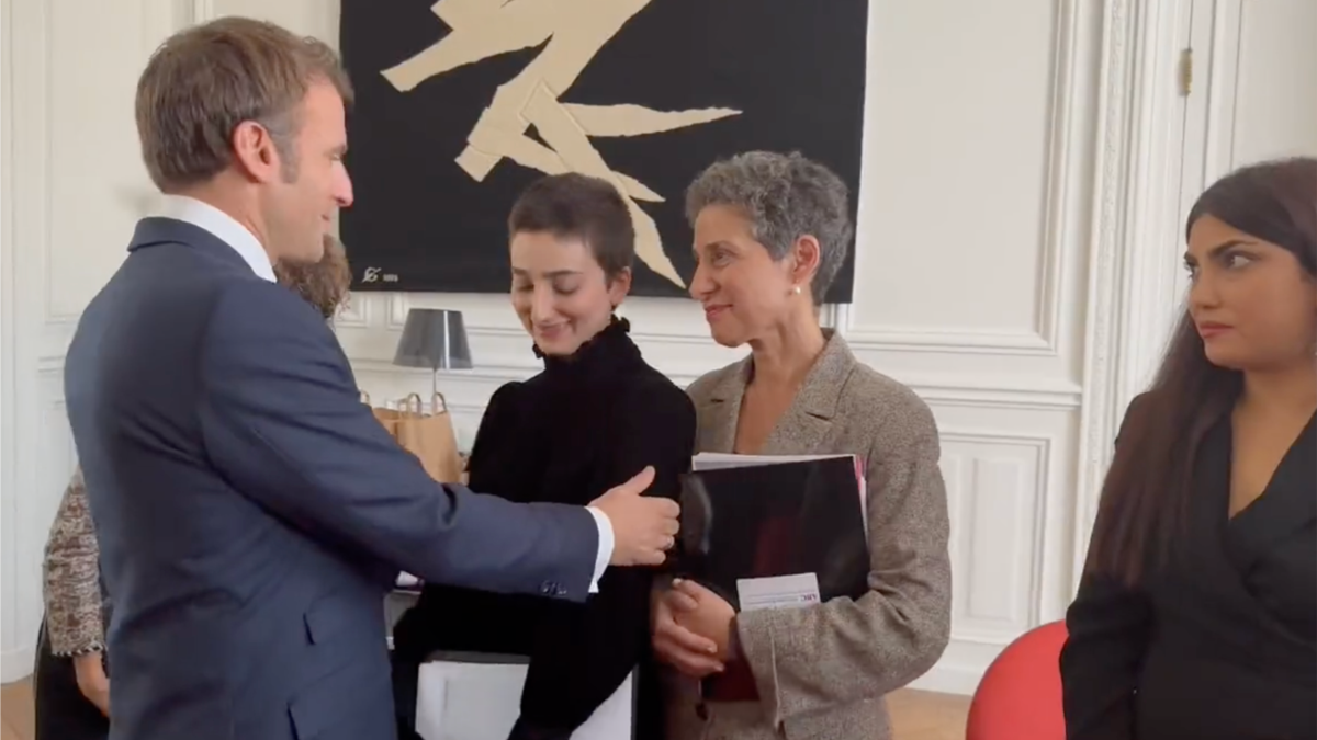Macron Meets Iranian Women Activists, Hails 'Revolution' - Vimarsana News
