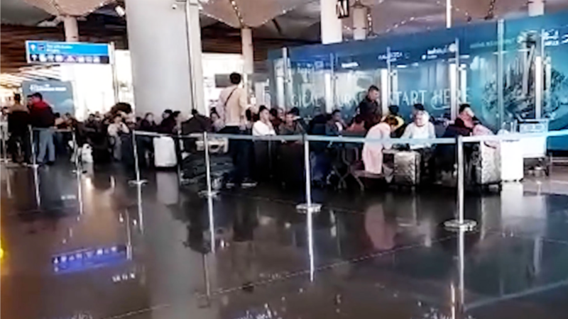 Türkiýeden Türkmenistana baran raýatlar aeroportda soraga çekilýär