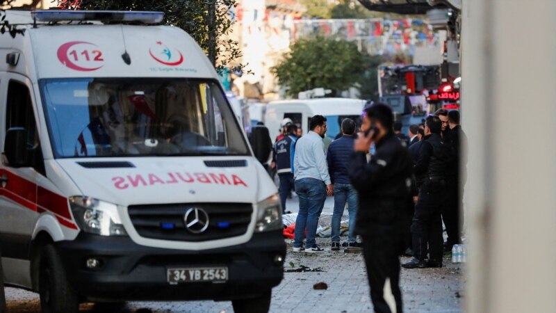 Четворица загинати и 38 повредени во експлозија во Истанбул