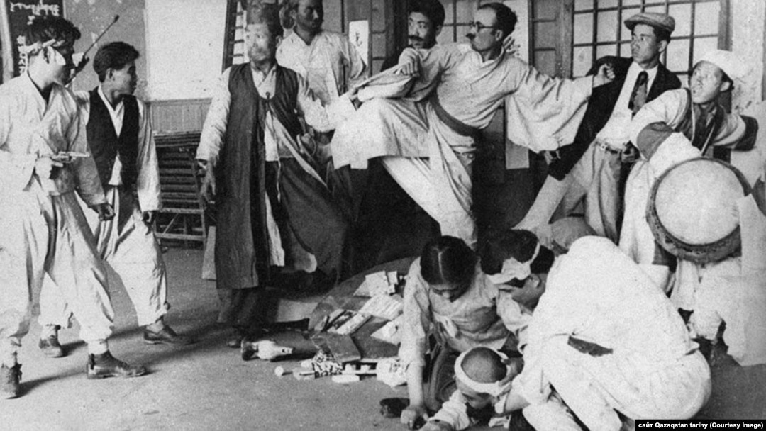 Бақшада жалаңаш