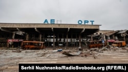 Аеропорт Херсона та знищена російська техніка поруч з аеропортом, Чорнобаївка, 13 листопада 2022 року