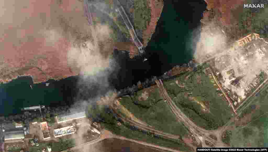 Satelitski snimak oštećenog mosta Darivka u regiji Herson na dan kad su ukrajinske snage oslobodile grad Herson, 11. novembra 2022.