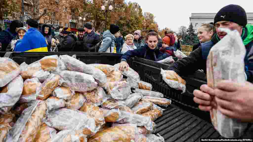 Residents of Kherson receive bread.&nbsp; &quot;These are historic moments in the life of your country&quot; Nuzhnenko says of the scenes in Kherson, &quot;and it hurts a little that you are involved in this and see and record this history.&quot;&nbsp; &nbsp;