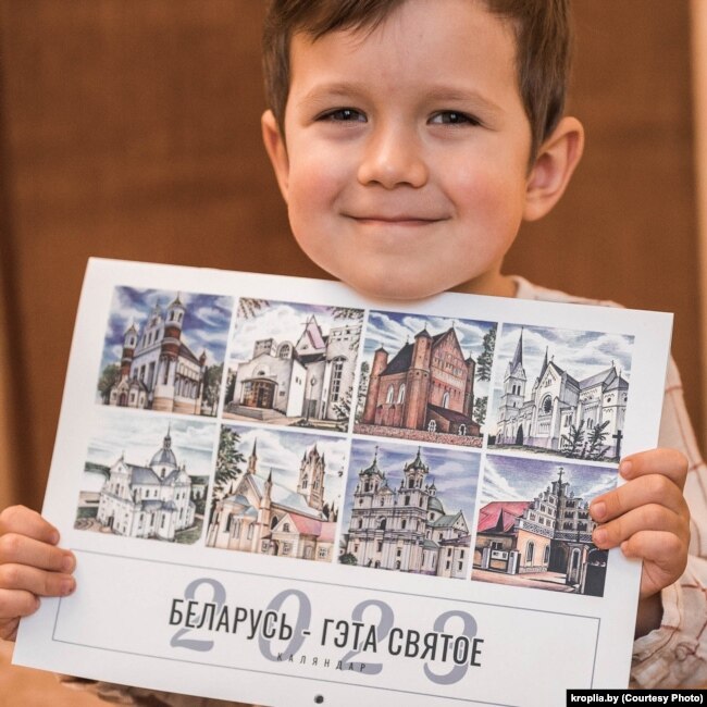 Францішак Севярынец з календаром, які намаляваў ягоны тата