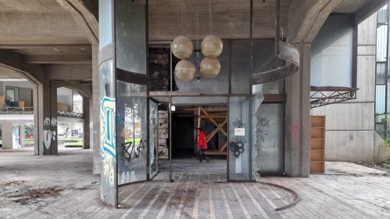 Зградата на „Технометал Вардар“ опасна руина во центарот на Скопје 