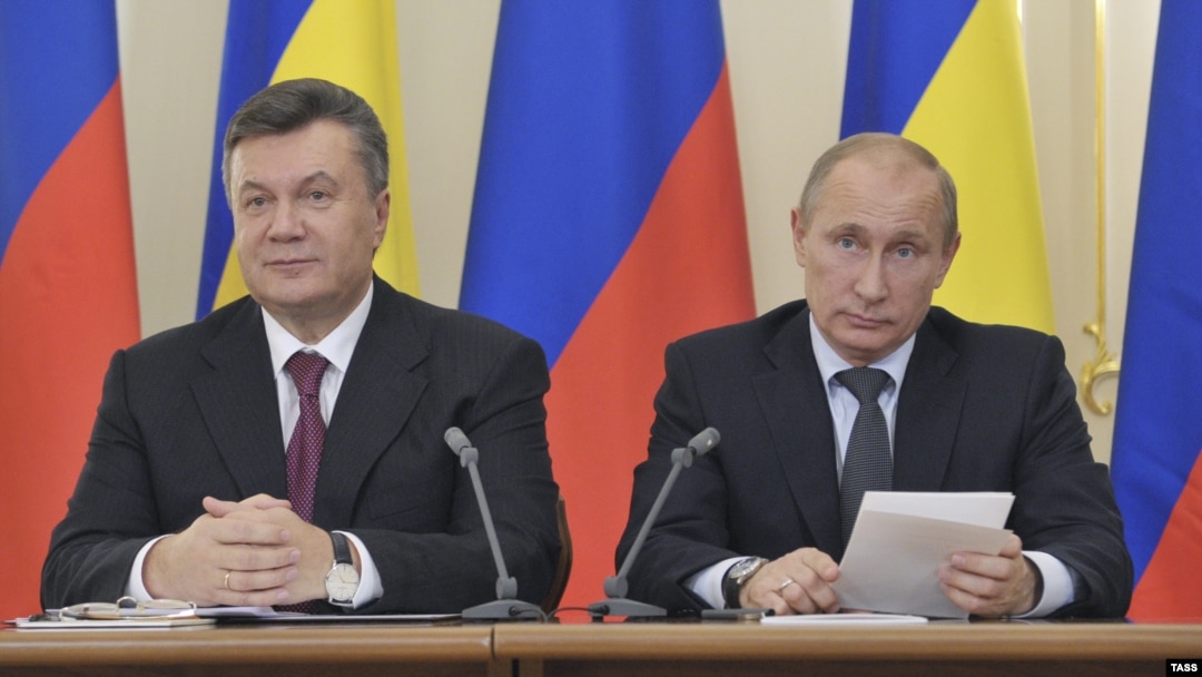 Yanukovych (left) and Putin meeting in Moscow in October, 2012.