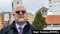 Ambasadori amerikan në Prishtinë, Jeffrey Hovenier.