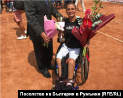 Зоя Чавдарова на международен турнир в Румъния, където става втора на двойки.