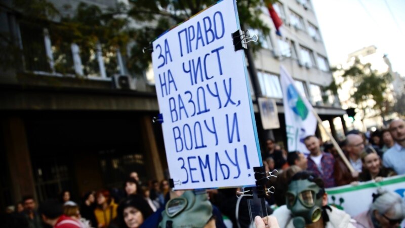 U Čačku u centralnoj Srbiji protest protiv aerozagađenja