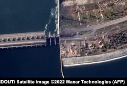 Поврежденный участок дамбы Каховской ГЭС, ноябрь 2022 года